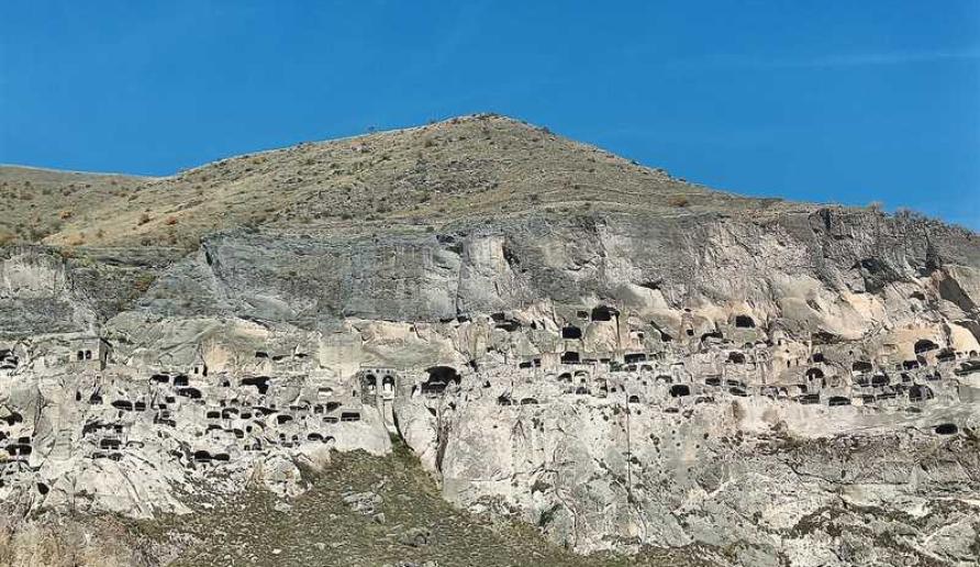 Вардзиа — пещерный монастырь-город в скалах, экскурсия в Грузии