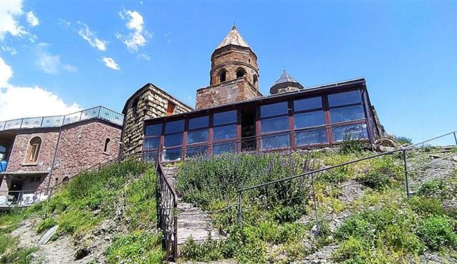 Казбеги и Гергетский храм Троицы — экскурсия к подножию горы Казбек